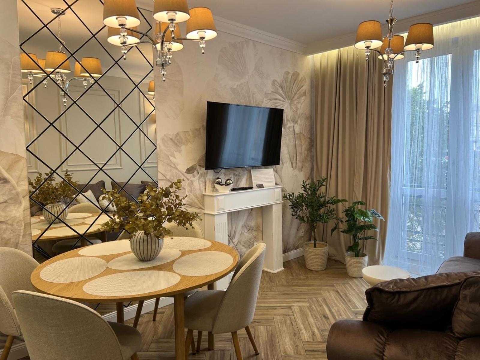 Family & Business Sauna Apartments Plac Wolnosci Centrum Downtow, - Piekny Apartament - 5 Bedroom With Private Sauna, Bath With Hydromassage, Parking, Catering Options Kielce Exterior foto